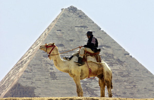 Դ : Դ 㹻Ի Դժ§ش Great Pyramid 繻Դѧѵ  ¶١ҧ 2560 ա͹ʵѡҪ ¶١ҧҨҡ͹ԹҴ˭ǹ ҵ͡ѹ ҧԴ¡ 20 ըشʧ㹡ҧ ͽѧȾعҧ٧Сѵ աѡȾҧ ¡ 繤Ҥ¨ö鹤׹ҧա